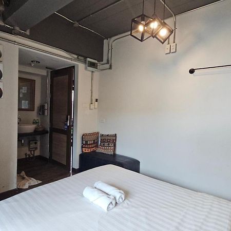 33 Poshtel (Adults Only) Hotel Chiang Mai Eksteriør billede
