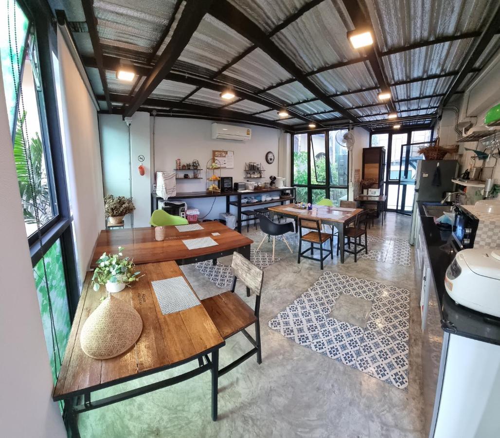 33 Poshtel (Adults Only) Hotel Chiang Mai Eksteriør billede