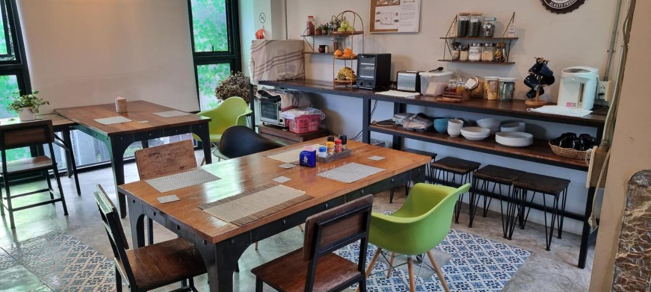 33 Poshtel (Adults Only) Hotel Chiang Mai Eksteriør billede