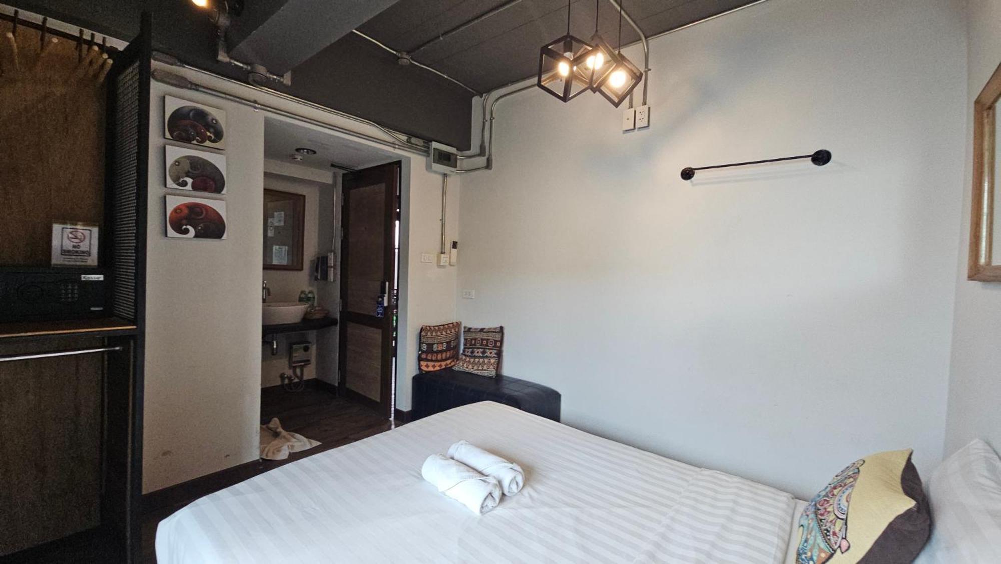 33 Poshtel (Adults Only) Hotel Chiang Mai Eksteriør billede