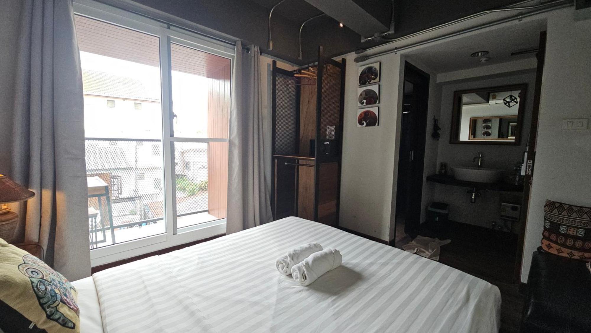 33 Poshtel (Adults Only) Hotel Chiang Mai Eksteriør billede