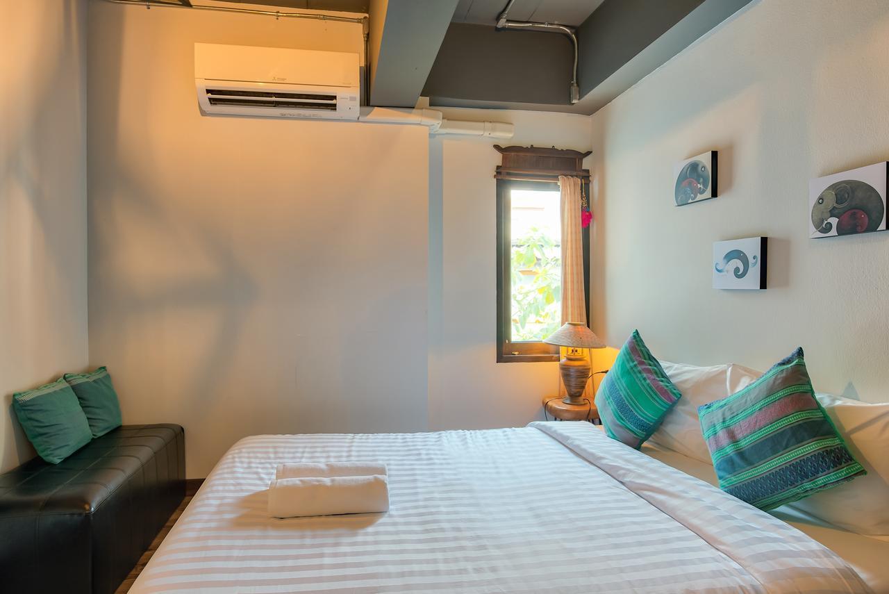 33 Poshtel (Adults Only) Hotel Chiang Mai Eksteriør billede